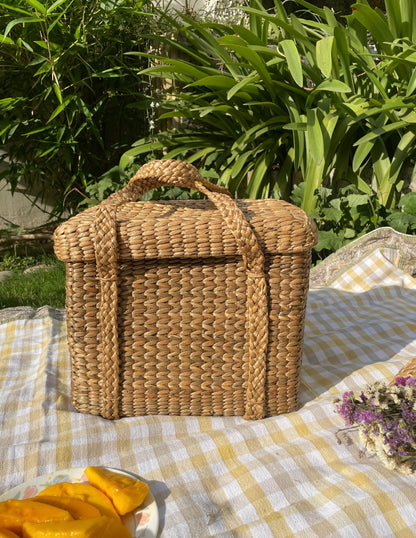 PICNIC BASKET